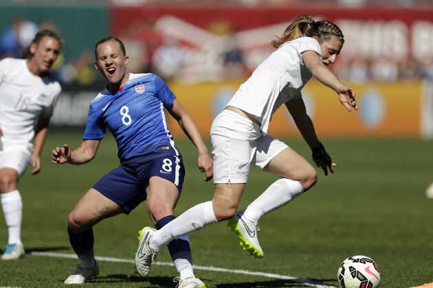 New Zealand’s Rebekah Stott, right, steals the ball from United States’ Amy Rodriguez (8) during the first half of an exhibition soccer match, Saturday, April 4, 2015, in St. Louis. (AP Photo/Jeff Roberson)