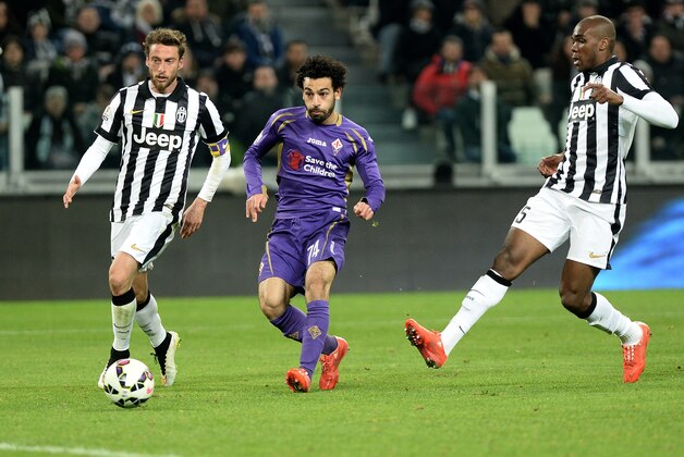 Fiorentina' Mohamed Salah, center, scores a goal during an Italian Cup semifinal first leg soccer match between Juventus and Fiorentina, at the Juventus stadium in Turin, Italy, Thursday, March 5, 2015. (AP Photo/Massimo Pinca)