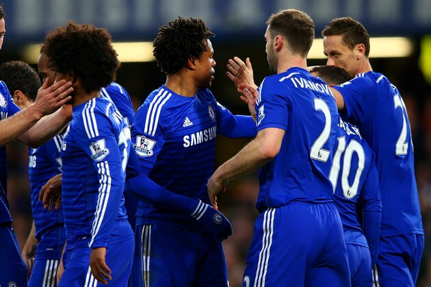 LONDON, ENGLAND - APRIL 04:  Loic Remy of Chelsea celebrates with team-mates after scoring his team's second goal during the Barclays Premier League match between Chelsea and Stoke City at Stamford Bridge on April 4, 2015 in London, England.  (Photo by Ian Walton/Getty Images)