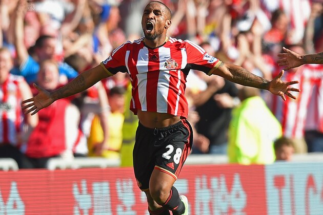 SUNDERLAND, ENGLAND - APRIL 05:  Jermain Defoe of Sunderland celebrates scoring the opening goal  during the Barclays Premier League match between Sunderland and Newcastle United at Stadium of Light on April 5, 2015 in Sunderland, England.  (Photo by Michael Regan/Getty Images)