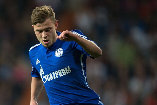 MADRID, SPAIN - MARCH 10:  Max Meyer of FC Schalke 04 controls the ball during the UEFA Champions League round of 16 second leg match between Real Madrid CF and FC Schalke 04 at Estadio Santiago Bernabeu on March 10, 2015 in Madrid, Spain.  (Photo by Gonzalo Arroyo Moreno/Getty Images)