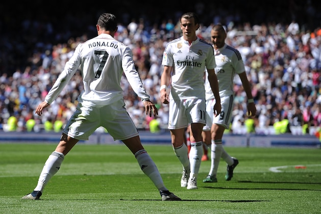 MADRID, SPAIN - APRIL 05:  Cristiano Ronaldo of Real Madrid CF celebrates after scoring his team's 4th goal during the La Liga match between Real Madrid CF and Granada CF at Estadio Santiago Bernabeu on April 5, 2015 in Madrid, Spain.  (Photo by Denis Doyle/Getty Images)
