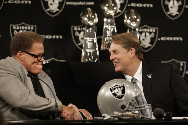 New Oakland Raiders coach Jack Del Rio, right, shakes hands with Raiders general manager Reggie McKenzie during a news conference Friday, Jan. 16, 2015, in Alameda, Calif. (AP Photo/Ben Margot)