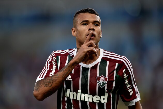 RIO DE JANEIRO, BRAZIL - SEPTEMBER 07: Kenedy of Fluminense celebrates a scored goal during a match between Fluminense and Cruzeiro as part of Brasileirao Series A 2014 at Maracana Stadium on September 07, 2014 in Rio de Janeiro, Brazil. (Photo by Buda Mendes/Getty Images)