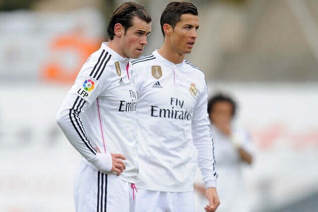 GETAFE, SPAIN - JANUARY 18:  Gareth Bale and Cristiano Ronaldo of Real Madrid line up a free kick during the La Liga match between Getafe CF and Real Madrid CF at Coliseum Alfonso Perez stadium on January 18, 2015 in Getafe, Spain.  (Photo by Denis Doyle/Getty Images)