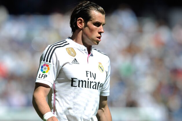 MADRID, SPAIN - APRIL 05:  Gareth Bale of Real Madrid CF looks on during the La Liga match between Real Madrid CF and Granada CF at Estadio Santiago Bernabeu on April 5, 2015 in Madrid, Spain.  (Photo by Denis Doyle/Getty Images)
