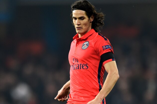 LONDON, ENGLAND - MARCH 11:  Edinson Cavani of PSG controls the ball during the UEFA Champions League Round of 16, second leg match between Chelsea and Paris Saint-Germain at Stamford Bridge on March 11, 2015 in London, England.  (Photo by Mike Hewitt/Getty Images)