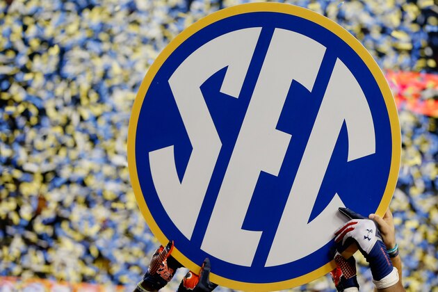 ATLANTA, GA - DECEMBER 07:  The Auburn Tigers hold up the SEC sign in celebration after defeating the Missouri Tigers 59-42 to win the SEC Championship Game at Georgia Dome on December 7, 2013 in Atlanta, Georgia.  (Photo by Kevin C. Cox/Getty Images)