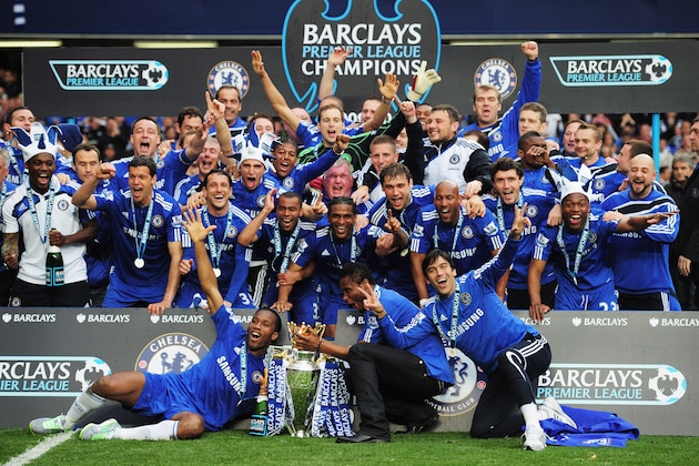 LONDON, ENGLAND - MAY 09:  Chelsea players celebrate with the trophy after the Barclays Premier League match between Chelsea and Wigan Athletic at Stamford Bridge on May 9, 2010 in London, England. Chelsea won 8-0 to win the title.  (Photo by Shaun Botterill/Getty Images)