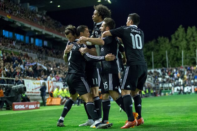 MADRID, SPAIN - APRIL 08: Cristiano Ronaldo of Real Madrid CF celebrates scoring their opening goal with teammates during the La Liga match between Rayo Vallecano de Madrid and Real Madrid CF at Vallecas Stadium on April 8, 2015 in Madrid, Spain.  (Photo by Gonzalo Arroyo Moreno/Getty Images)