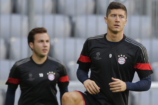 Bayern's Robert Lewandowski, foreground, and teammate Mario Goetze attend a training session ahead of Wednesday's Champions League group E soccer match between FC Bayern Munich and Manchester City, in Munich, southern Germany, Tuesday, Sept. 16, 2014. (AP Photo/Matthias Schrader)