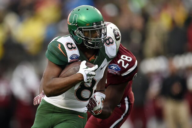 SHREVEPORT, LA - DECEMBER 27:  Duke Johnson #8 of the Miami Hurricanes avoids a tackle by Jonathan Walton #28 of the South Carolina Gamecocks during the first quarter of the Duck Commander Independence Bowl at Independence Stadium on December 27, 2014 in Shreveport, Louisiana.  (Photo by Stacy Revere/Getty Images)