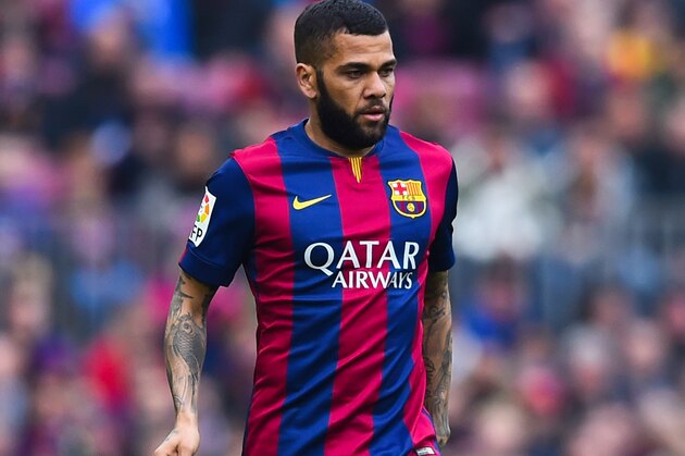BARCELONA, SPAIN - FEBRUARY 21:  Dani Alves of FC Barcelona runs with the ball during the La Liga match between FC Barcelona and Malaga CF at Camp Nou on February 21, 2015 in Barcelona, Spain.  (Photo by David Ramos/Getty Images)