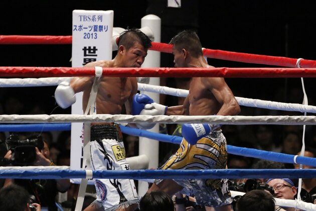 TOKYO, JAPAN - JULY 23:  Champion Koki Kameda of Japan (L) fights challenger John Marj Apolinario of the Philippines during the WBA Bantamweight Championship at Tokyo Big Sight on July 23, 2013 in Tokyo, Japan.  (Photo by Ken Ishii/Getty Images)