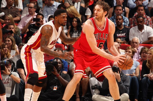 MIAMI, FL - APRIL 9: Pau Gasol #16 of the Chicago Bulls looks to defends the ball against the Miami Heat during the game on April 9, 2015 at AmericanAirlines Arena in Miami, Florida. NOTE TO USER: User expressly acknowledges and agrees that, by downloading and/or using this photograph, User is consenting to the terms and conditions of the Getty Images License Agreement. Mandatory Copyright Notice: Copyright 2015 NBAE (Photo by Issac Baldizon/NBAE via Getty Images)