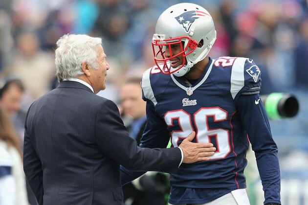 FOXBORO, MA - DECEMBER 28:  Logan Ryan #26 of the New England Patriots speaks with team owner Robert Kraft before a game agsint the Buffalo Bills at Gillette Stadium on December 28, 2014 in Foxboro, Massachusetts.  (Photo by Jim Rogash/Getty Images)