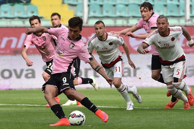 PALERMO, ITALY - APRIL 04:  Paulo Dybala of Palermo scores a penalty (1-1) during the Serie A match between US Citta di Palermo and AC Milan at Stadio Renzo Barbera on April 4, 2015 in Palermo, Italy.  (Photo by Tullio M. Puglia/Getty Images)