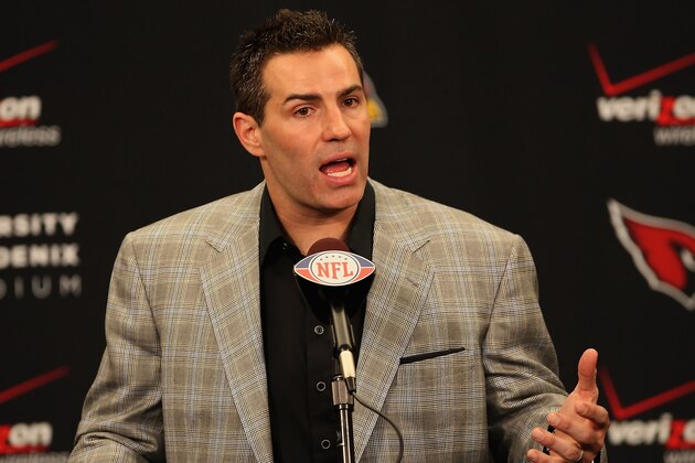 TEMPE, AZ - JANUARY 29:  Quarterback Kurt Warner of the Arizona Cardinals announces his retirement from football during a press conference at the team's training center auditorium on January 29, 2010 in Tempe, Arizona.  (Photo by Christian Petersen/Getty Images)