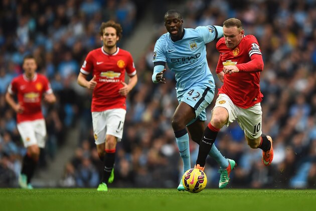 MANCHESTER, ENGLAND - NOVEMBER 02:  Wayne Rooney of Manchester United breaks away from Yaya Toure of Manchester City during the Barclays Premier League match between Manchester City and Manchester United at Etihad Stadium on November 2, 2014 in Manchester, England.  (Photo by Laurence Griffiths/Getty Images)