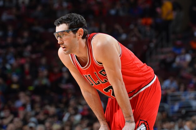 PHILADELPHIA,PA - MARCH 11: Kirk Hinrich #12 of the Chicago Bulls looks on against the Philadelphia 76ers at Wells Fargo Center on March 11, 2015 in Philadelphia, Pennsylvania NOTE TO USER: User expressly acknowledges and agrees that, by downloading and/or using this Photograph, user is consenting to the terms and conditions of the Getty Images License Agreement. Mandatory Copyright Notice: Copyright 2015 NBAE (Photo by Jesse D. Garrabrant/NBAE via Getty Images)