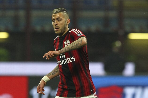 MILAN, ITALY - MARCH 21: Jeremy Menez of AC Milan in action during the Serie A match between AC Milan and Cagliari Calcio at Stadio Giuseppe Meazza on March 21, 2015 in Milan, Italy. (Photo by Marco Luzzani/Getty Images) MILAN, ITALY - MARCH 21: Jeremy Menez of AC Milan in action during the Serie A match between AC Milan and Cagliari Calcio at Stadio Giuseppe Meazza on March 21, 2015 in Milan, Italy. (Photo by Marco Luzzani/Getty Images)