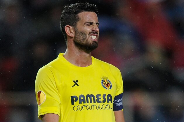 SEVILLE, SPAIN - MARCH 19: Mateo Musacchio of Villarreal reacts during the UEFA Europa League Round of 16, Second Leg match between FC Sevilla and Villarreal CF at Estadio Ramon Sanchez Pizjuan on March 19, 2015 in Seville, Spain.  (Photo by Denis Doyle/Getty Images)