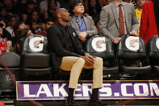 Los Angeles Lakers' Kobe Bryant sits on the bench with an injury during the first half of an NBA Basketball game against the Atlanta Hawks, Sunday, March 15, 2015, in Los Angeles. (AP Photo/Danny Moloshok)