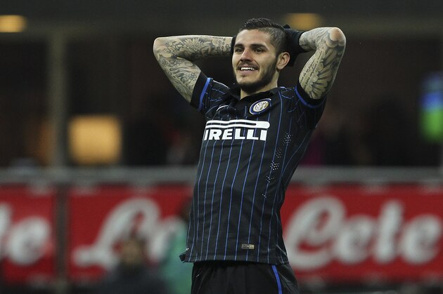 MILAN, ITALY - MARCH 15:  Mauro Emanuel Icardi of FC Internazionale Milano reacts to a missed chance during the Serie A match between FC Internazionale Milano and AC Cesena at Stadio Giuseppe Meazza on March 15, 2015 in Milan, Italy.  (Photo by Marco Luzzani/Getty Images)