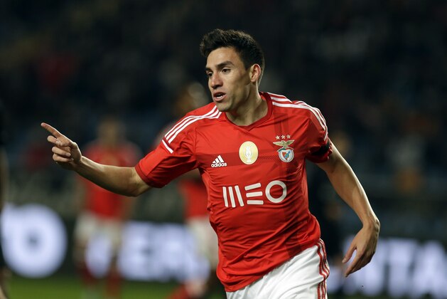 Benfica's Nicolas Gaitan, from Argentina, celebrates after scoring the opening goal against Academica during a Portuguese league soccer match between Academica and Benfica at the Cidade de Coimbra stadium in Coimbra, Portugal, Sunday, Nov. 30, 2014. (AP Photo/Francisco Seco)