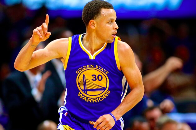 Golden State Warriors' Stephen Curry celebrates after scoring against the Los Angeles Clippers during the first half of an NBA basketball game, Tuesday, March 31, 2015, in Los Angeles. (AP Photo/Danny Moloshok)
