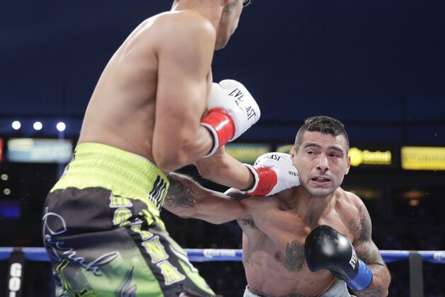Lucas Matthysse, right, of Argentina, fights with John Molina Jr. during their 140-pound boxing match on Saturday, April 26, 2014, in Carson, Calif. (AP Photo/Jae C. Hong)