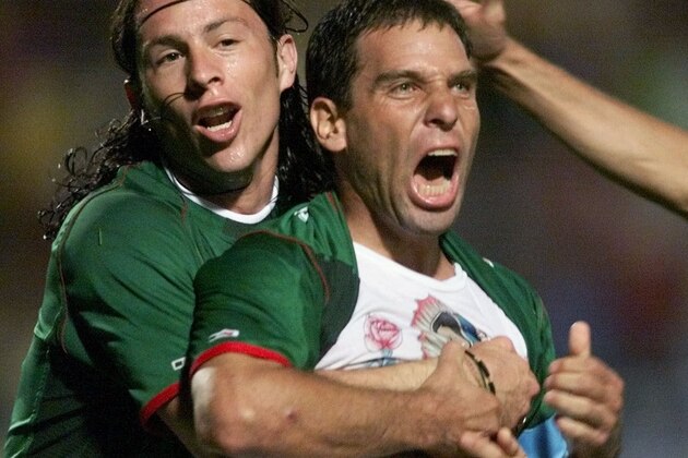 Mexico's Antonio De Nigris embraces Alberto Garcia Aspe after he scored the second goal against Uruguay during a Copa America semifinal game in Pereira, Colombia, Wednesday, July 25, 2001. (AP Photo/Daniel Jayo)