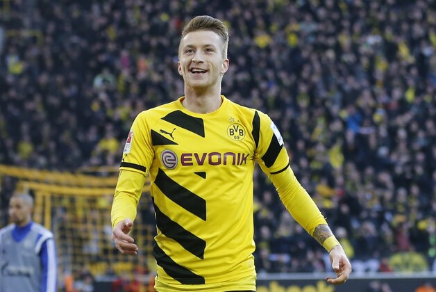 Dortmund's Marco Reus during the German first division Bundesliga soccer match between BvB Borussia Dortmund  and Schalke 04 in Dortmund, Germany, Saturday, Feb. 28, 2015. (AP Photo/Frank Augstein)