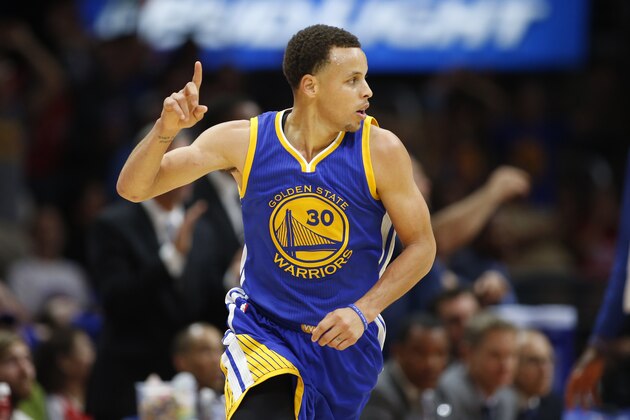 Golden State Warriors' Stephen Curry celebrates after scoring against the Los Angeles Clippers during the first half of an NBA basketball game, Tuesday, March 31, 2015, in Los Angeles. (AP Photo/Danny Moloshok)