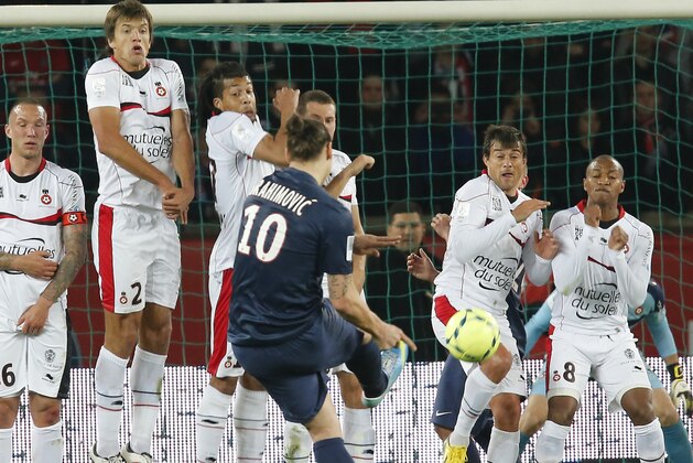 Paris Saint Germain's Zlatan Ibrahimovic, center, shoots toward the goal during their French League One soccer match against OGC Nice, Sunday, April 21, 2013, in Parc des Princes stadium, in Paris, France. (AP Photo/Jacques Brinon)