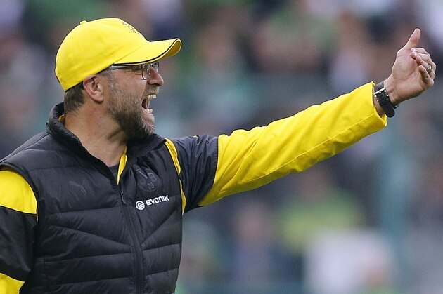 Dortmund's head coach Juergen Klopp shouts during the German first division Bundesliga soccer match between Borussia Moenchengladbach and Borussia Dortmund in Moenchengladbach, Germany, Saturday, April 11, 2015. (AP Photo/Frank Augstein)
