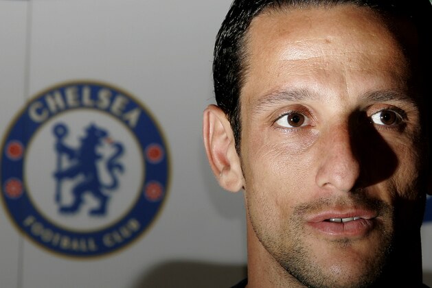 Chelsea new Brazilian signing Juliano Belletti at a press conference at their training ground in Cobham, England Friday Aug. 24, 2007. Juliano Haus Belletti is a Brazilian football player, with an Italian passport,  he plays as a right back but started off as a midfielder and was awarded by Placar with the Silver Ball for his continuous great performances for Atletico Mineiro during The 1999 Campeonato Brasiliero. (AP Photo/Kirsty Wigglesworth)