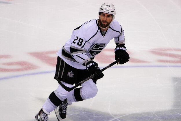 Apr 6, 2015; Vancouver, British Columbia, CAN; Los Angeles Kings forward Jarret Stoll (28) skates against the Vancouver Canucks during the second period at Rogers Arena. The Vancouver Canucks won 2-1 in a shoot out. Mandatory Credit: Anne-Marie Sorvin-USA TODAY Sports