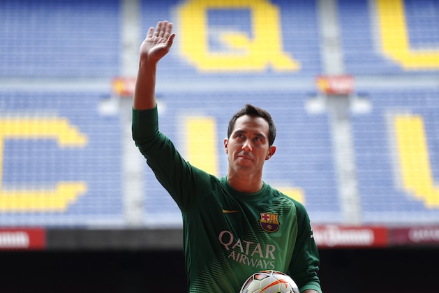 Barcelona's new signing Chile's goalkeeper Claudio Bravo, waves to the crowd, during his official presentation as a new player for FC Barcelona at the Camp Nou stadium in Barcelona, Spain, Monday, July 7, 2014. (AP Photo/Emilio Morenatti)