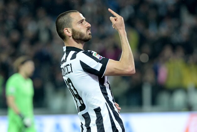 Juventus' Leonardo Bonucci celebrates  after scoring during a Serie A soccer match between Juventus and Lazio at the Juventus stadium, in Turin, Italy, Saturday, April 18, 2015. (AP Photo/ Massimo Pinca)
