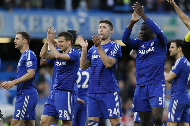 Chelsea's players celebrate at the end of the English Premier League soccer match between Chelsea and Manchester United at Stamford Bridge stadium in London, Saturday, April 18, 2015. Chelsea won the match 1-0. (AP Photo/Kirsty Wigglesworth)