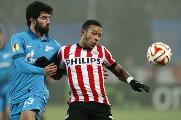 Zenit’s Luis Neto, left, and PSV Eindhoven's Memphis Depay challenge for the ball, during the round of 32 Europa League soccer match between Zenit and PSV Eindhoven in St.Petersburg, Russia, Thursday, Feb. 26, 2015. (AP Photo/Dmitry Lovetsky)