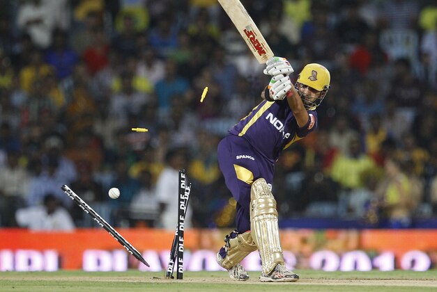 Kolkata Knight Riders captain Gautam Gambhir is bowled out by Chennai Super Kings' bowler Ben Hilfenhaus, not seen, during their Indian Premier League (IPL) final cricket match in Chennai, India, Sunday, May 27, 2012.  (AP Photo/Aijaz Rahi)
