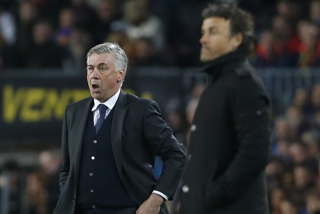 Real Madrid's coach Carlo Ancelotti, left, and Barcelona's head coach Luis Enrique, right, watch during a Spanish La Liga soccer match between FC Barcelona and Real Madrid at Camp Nou stadium, in Barcelona, Spain, Sunday, March 22, 2015. (AP Photo/Emilio Morenatti)
