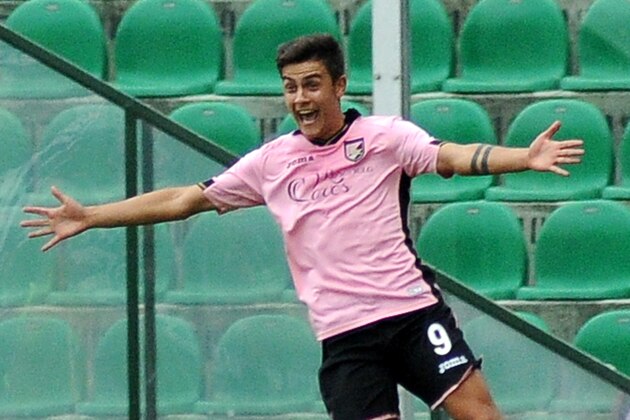 Palermo's Paulo Dybala celebrates after he scored during the Serie A soccer match between Palermo and Parma, at La Favorita stadium in Palermo, Italy, Sunday, Nov. 30,  2014. (AP Photo/Alessandro Fucarini)