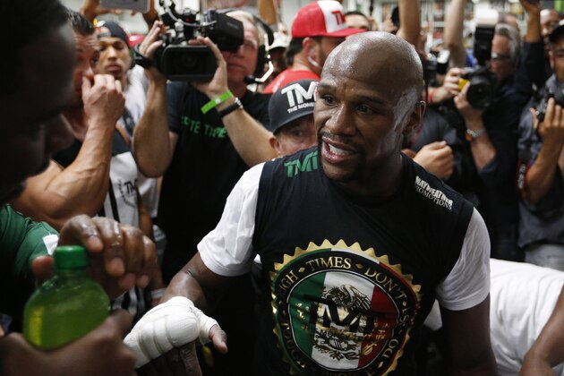 Boxer Floyd Mayweather Jr. works out Tuesday, April 14, 2015, in Las Vegas. Mayweather will face Manny Pacquiao in a welterweight boxing match in Las Vegas on May 2. (AP Photo/John Locher)