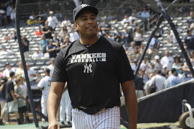 Former New York Yankees center fielder Bernie Williams leaves the field after batting practice before Old Timers' Day ceremonies Sunday, June 26, 2011 at Yankee Stadium in New York. (AP Photo/Bill Kostroun)