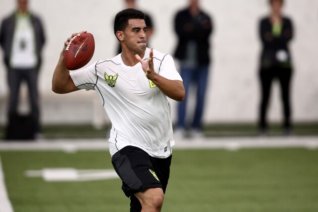 Oregon's Marcus Mariota works out for NFL football scouts during Pro Day at the University of Oregon, Thursday, March 12, 2015, in Eugene, Ore. (AP Photo/Ryan Kang)