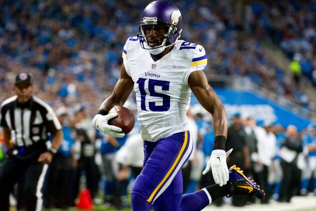 MIAMI GARDENS, FL - DECEMBER 21:  Wide receiver Greg Jennings #15 of the Minnesota Vikings celebrates his second quarter touchdown against the Miami Dolphins during a game at Sun Life Stadium on December 21, 2014 in Miami Gardens, Florida.  (Photo by Rob Foldy/Getty Images)