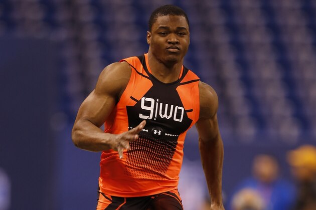 Alabama wide receiver Amari Cooper runs the 40-yard dash at the NFL football scouting combine in Indianapolis, Saturday, Feb. 21, 2015. (AP Photo/Julio Cortez)